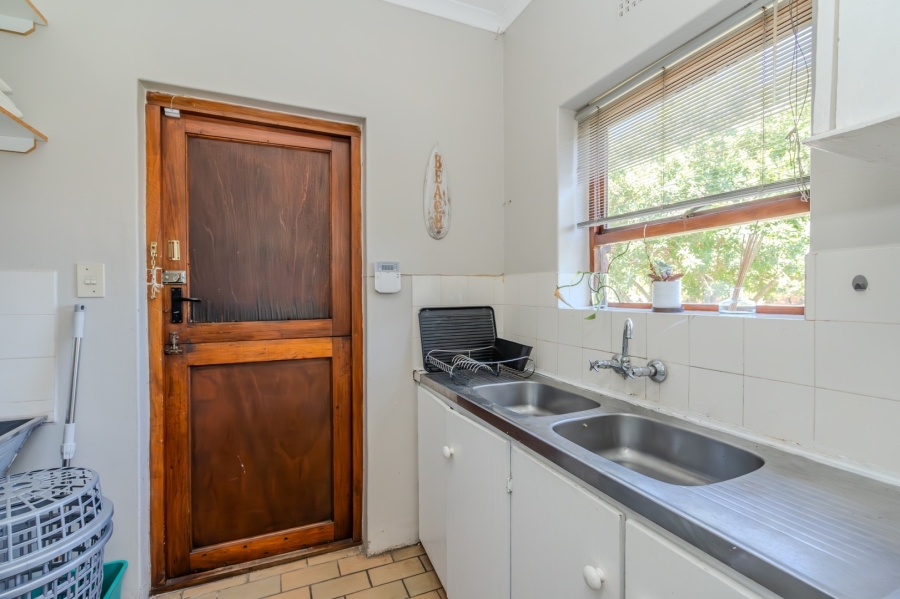 4 Bedroom Property for Sale in Middedorp Western Cape